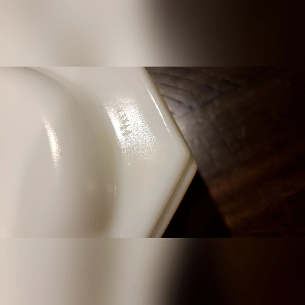 PYREX Vintage Golden Butterfly Baking Casserole Dish with Lid 2.5 Qt